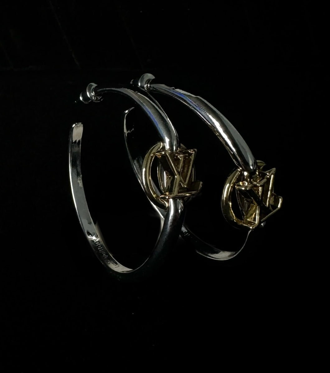 LOU SILVER w/ gold  HOOPS